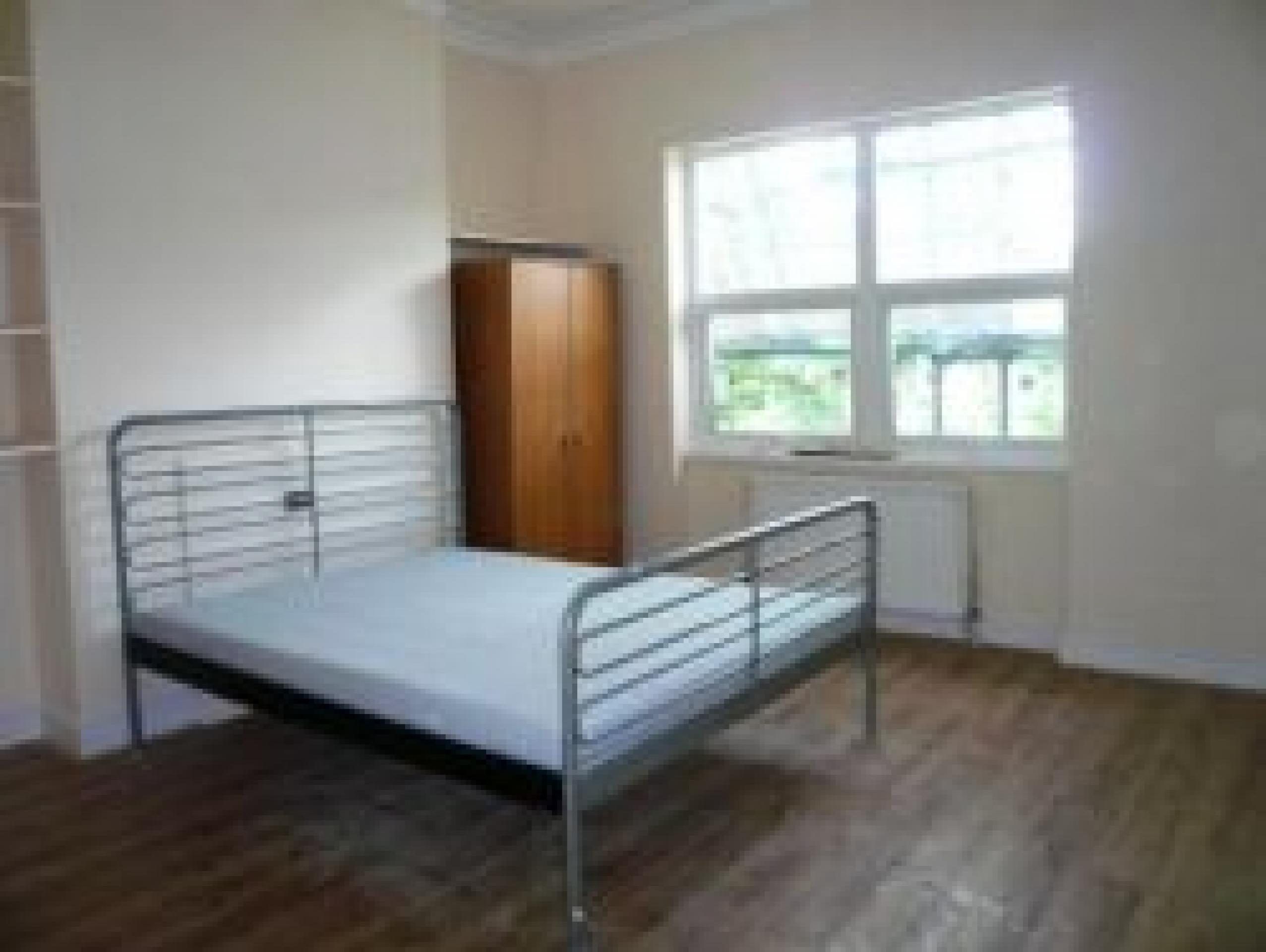 			2 Bedroom, 1 bath, 1 reception Flat			 Brondesbury Villas, QUEENS PARK NW6